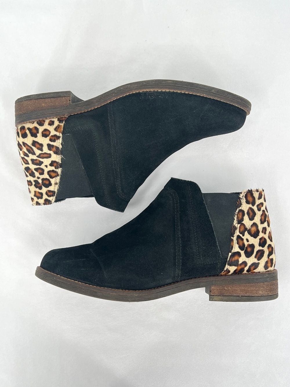 Clarks Black Suede Leopard Calf Hair Heel Chelsea Ankle Boots Size 9.5 - Picture 4 of 8
